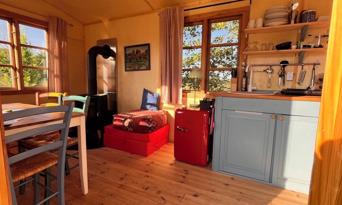 Oetzen Cabin | Spend the night in a beautiful circus wagon on the sheep pasture