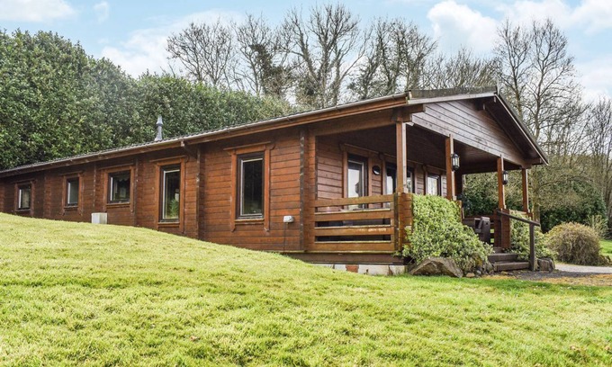 Exebridge Cottage | Spend time with loved ones at Heron Lodge, with picturesque views and wonderful accommodation, you w