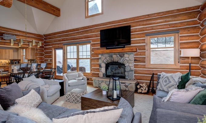 Powder Ridge Cabin | Spend Winter in Big Sky! Ski-in, Ski-out 4 Bedroom Cabin with Private Hot Tub