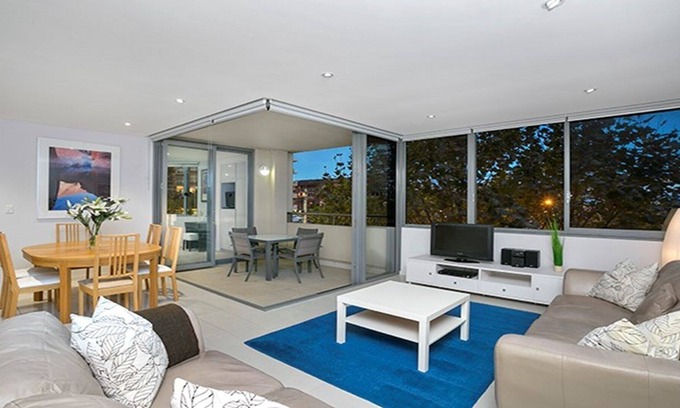 Cremorne Apartment | SPF10 - Immaculately Furnished Central To Cremorne