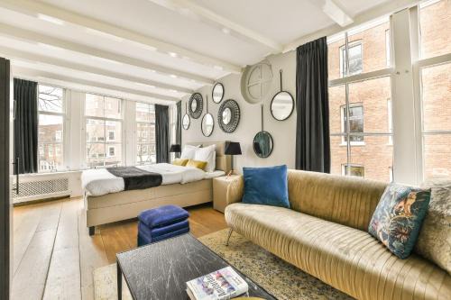 De Weteringschans Bed & Breakfast | Spiegelgracht Apartments with Canal View