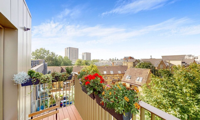 Golborne Apartment | Splendid 1BD flat with a terrace in Maida Hill