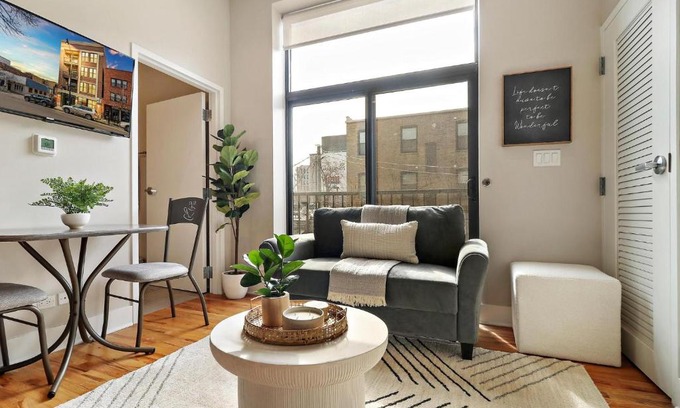 Lake View East Apartment | Splendid & Fully Furnished 1BR Apartment - Broadway 204 rep
