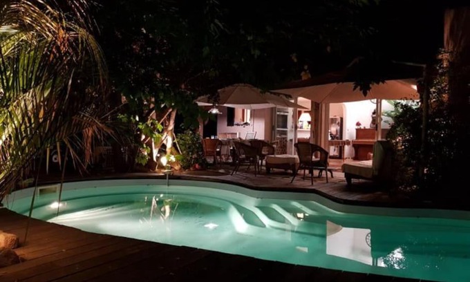 Solaro Villa | Splendide Piscine chauffée villa avec piscine 5 mn à pied de la mer