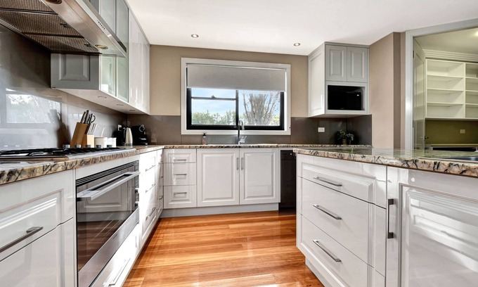 Nulkaba House | Spoil someone special at this luxe Hunter Valley Estate - stunning luxury in super central location