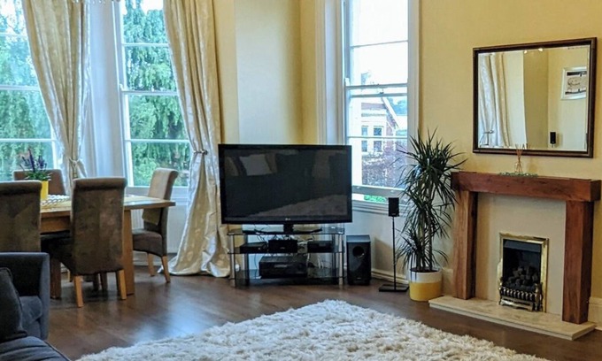 Montpellier Apartment | Spoil Yourself in This Spectacular Regency Apartment