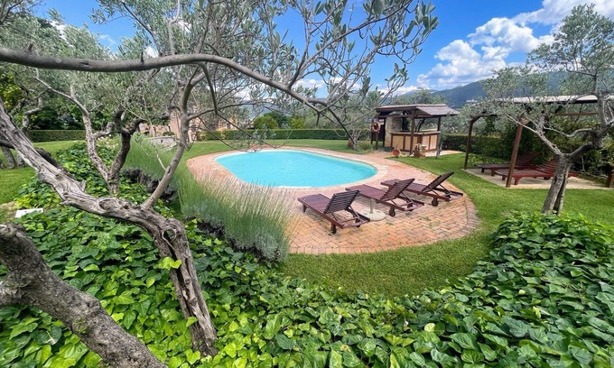 Spoleto Villa | Spoleto Tranquilita sleeps 16 with Wifi Pool Yoga Studio Gardens and Views