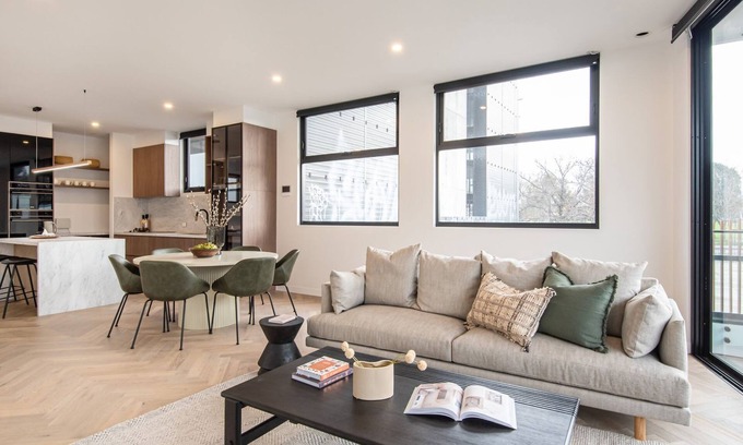 Richmond Apartment | Sport Precinct Luxury Style over four levels