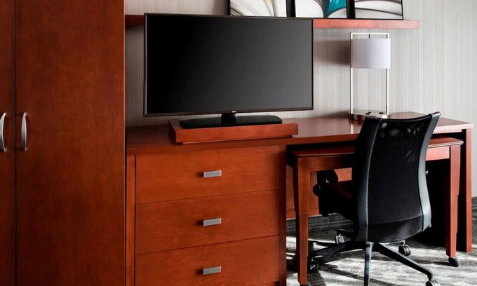 Mahwah House | Sports Break! Minutes Away from MetLife Stadium! 3 Classic Units W/ FREE Parking