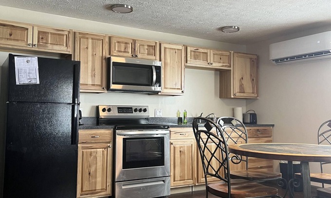 North Rose Cabin | Sportsmen's Lodge at Bay Bridge Sport Shop