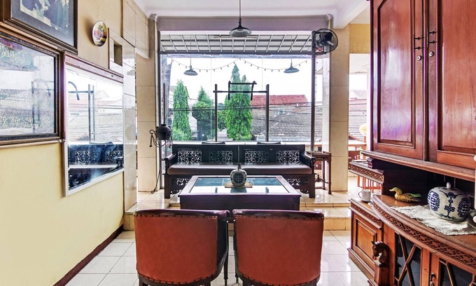 Ciputat Timur Hotel | SPOT ON 90060 Jq Homestay Syariah
