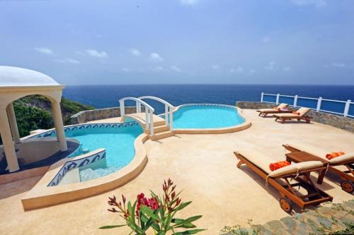Sea Breeze Hills Villa | Sprawling Villa with Uninterrupted Sea Views - Equinox villa