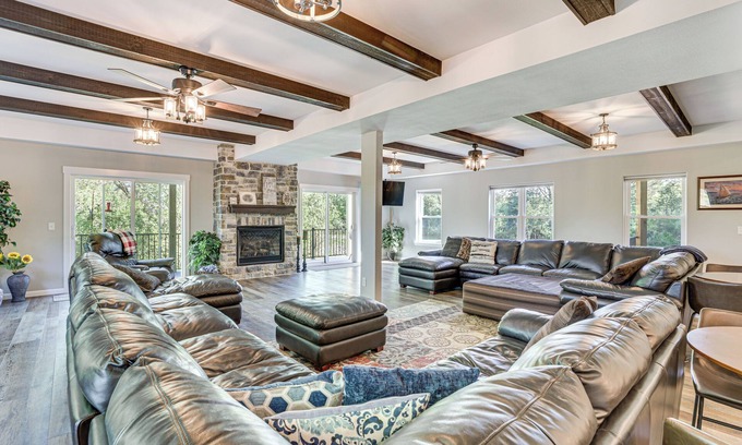 Wisconsin Dells Villa | Sprawling Wisconsin Dells Home w/Deck & Fire Pit