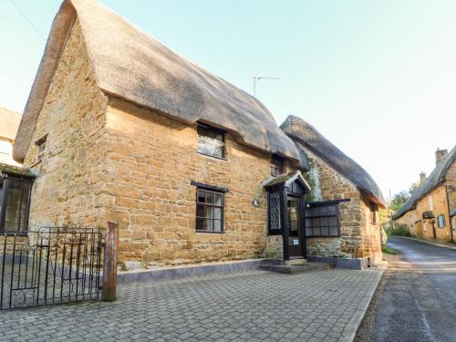 Wroxton House | Spring Cottage