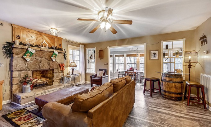 Gatlinburg - Pigeon Forge Ski Chalet | Spring Creek Cottage 1 Bedroom Chalet by RedAwning