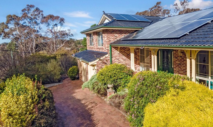 Mount Victoria House | Spring Garden - Four Bedroom House, Sleeps 8