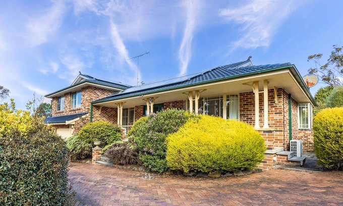 Mount Victoria House | Spring Garden with air-conditioning and a large back garden