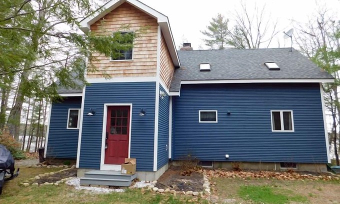 West Poland Cottage | * SPRING SPECIAL * Spacious pet-friendly family retreat on Thompson Lake!
