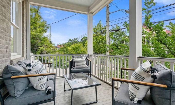 Westside Apartment | Spring St - Downtown - Walk Everywhere!