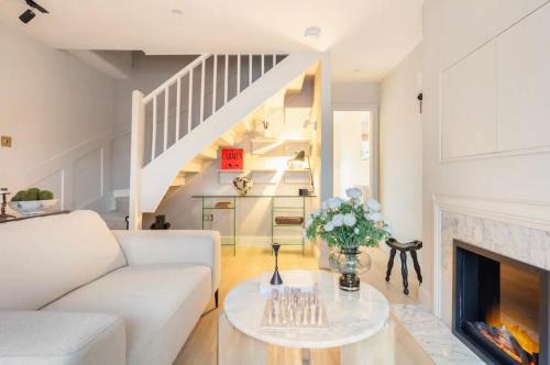 Greenwich House | Spring Stays Cosy 2-Bed Residence with Free Parking