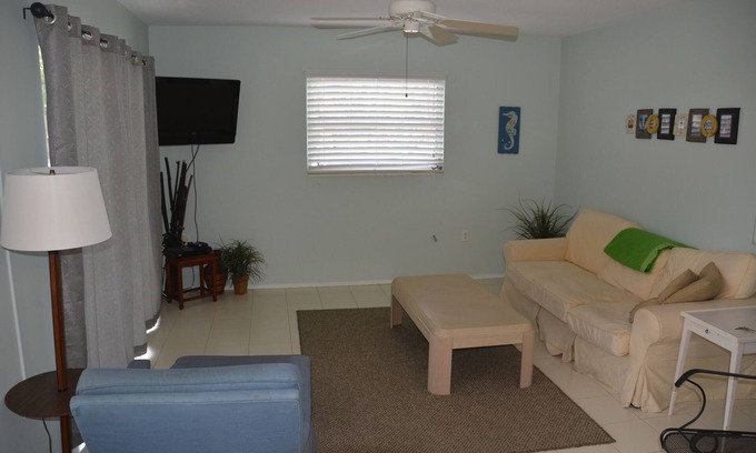 Venice Condo | Spring/Summer Special! Walk to Beach, Restaurants, Shopping!