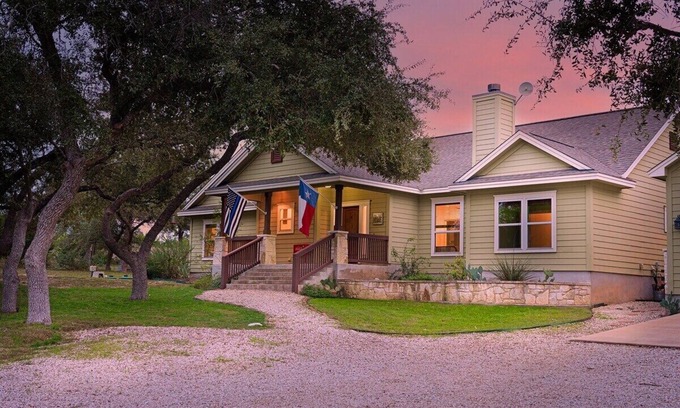 Dripping Springs House | Spring Valley - Fire Pit, Grill & Sleeps 8
