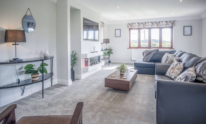 Narberth Cottage | Springfield Lodge - 3 Bedroom Home - Princes Gate