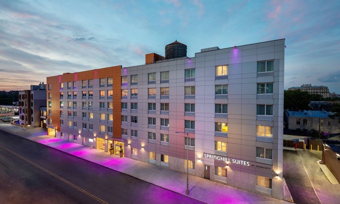 Queens Hotel | SpringHill Suites by Marriott New York JFK Airport/Jamaica