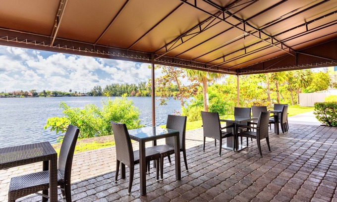 Ludlam Hotel | SpringHill Suites by Marriott Miami Airport South Blue Lagoon Area