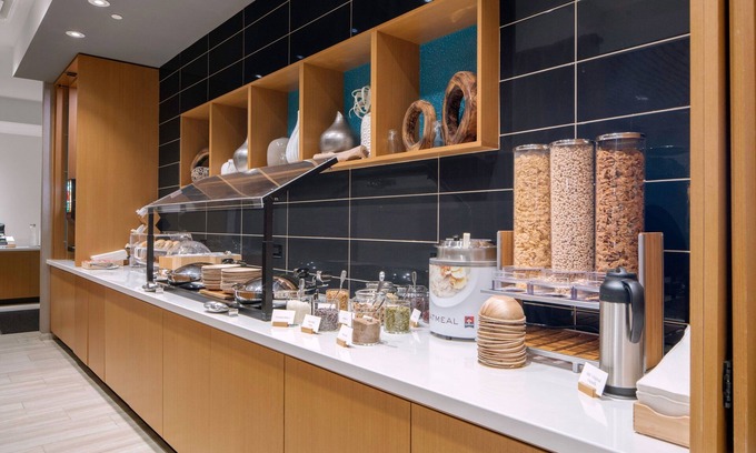 Charlotte Hotel | SpringHill Suites Charlotte Airport Lake Pointe