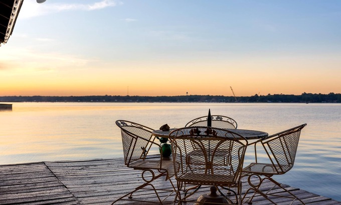 Enchanted Oaks House | SpringPricing+Couples+LakeFront+1Pet+BoatDock