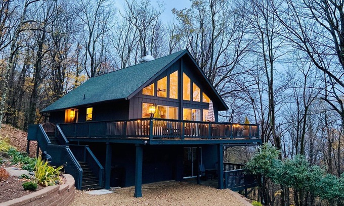 Seven Devils House | Spruce House - 3BR home atop Seven Devils with beautiful views of Grandfather Mountain!