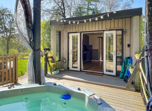 South Molton Cabin | Squirrels Lodge