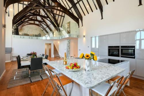 Garn Fadryn House | St Aelrhiws Church