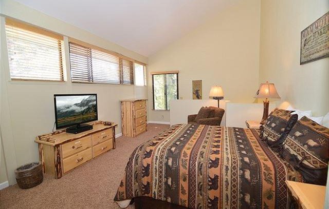 Mammoth Lakes Apartment | St Anton Courtyard View 2-Bedroom Condo with full kitchen
