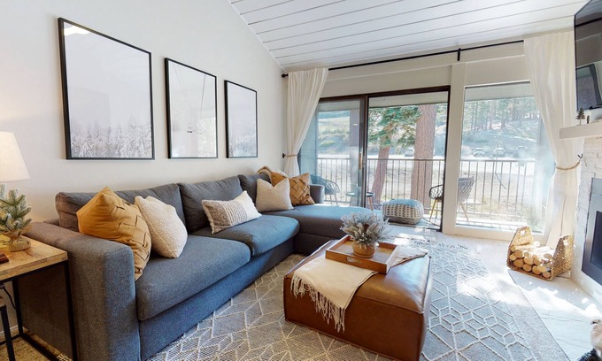 Mammoth Lakes Condo | St. Anton Getaway - Shared Bbq, Pool & Hot Tub