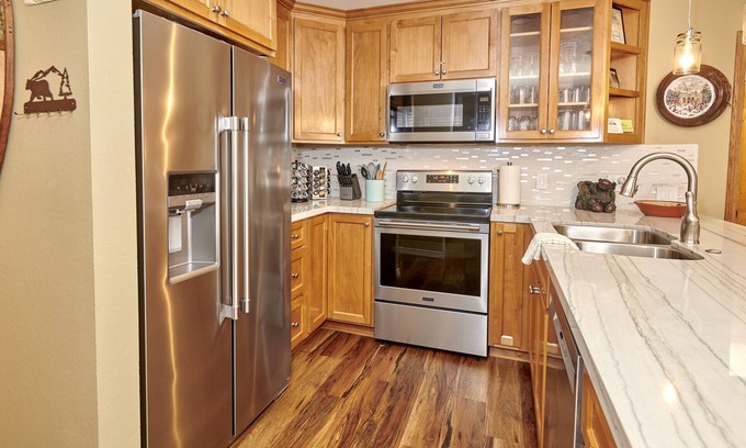 Mammoth Lakes Condo | St. Anton Street View Ski-in/out 1-bedroom Condo