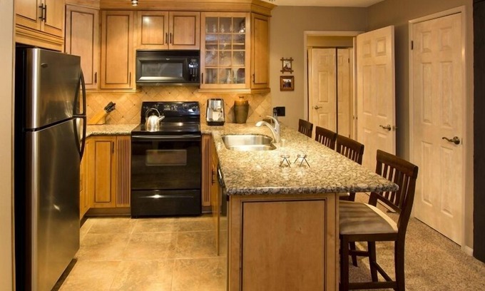 Mammoth Lakes Condo | St. Anton Street View 2-bedroom Condo w/Full Kitchen