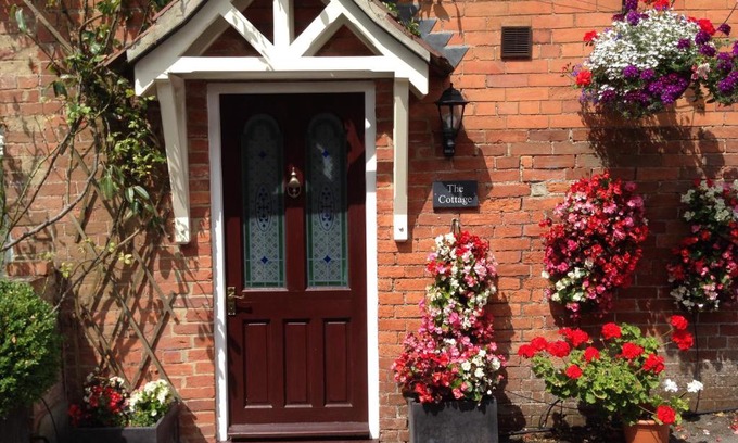 Glastonbury House | St Edmunds Cottage