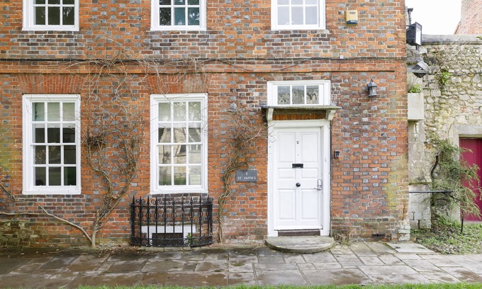 Chichester Cottage | St Faith's - Chichester Cathedral - sleeps 7 guests in 4 bedrooms