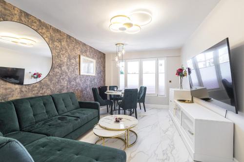 Antibes City Centre Apartment | St George