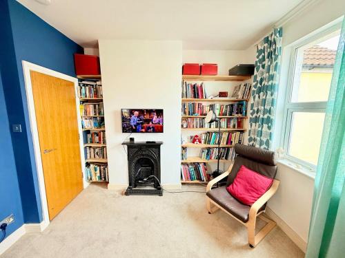 Hanham Apartment | St George's Cool City Flat