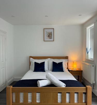 Headington House | St Helens House Incredible Location with Parking & Garden
