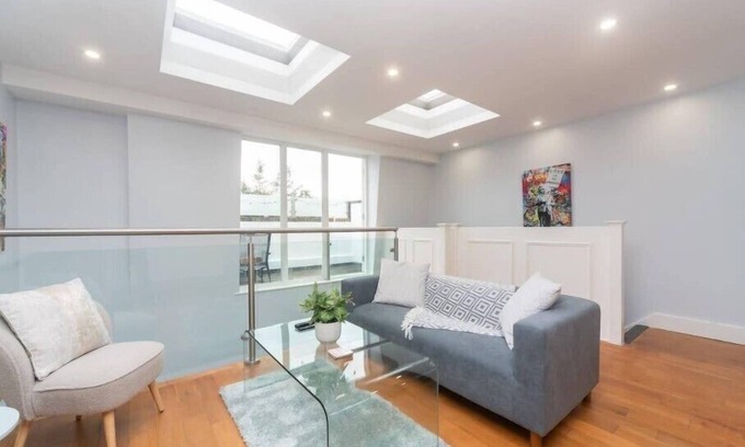 Northcote Apartment | St John's Hill Duplex