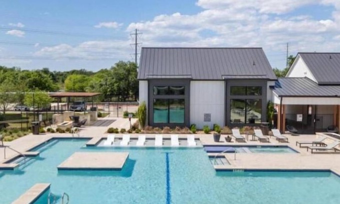 Central West End Apartment | St Louis Gorgeous 2BD 2BA Central West End Apartment