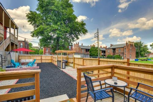 Downtown St. Louis House | St Louis Home with Deck, Outdoor Bar and Grill!
