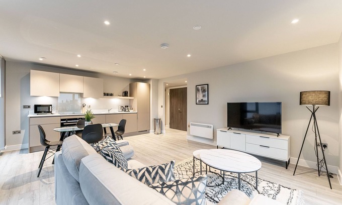The Westside Apartment | St Martin's Place: Luxe Apartment in BMH Centre