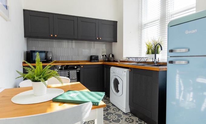 Penistone Apartment | ST MARYS APARTMENT - Modern Apartment in Charming Market Town in the Peak District