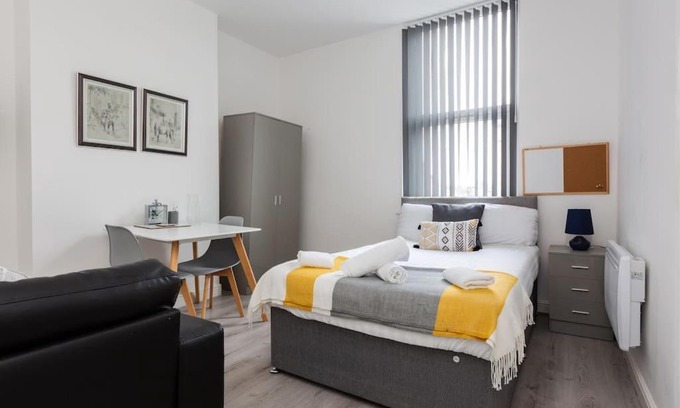 Liverpool Apartment | St Marys Studios-Free Street Parking