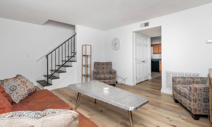 St. Matthews Condo | St Matthews Monthly Rental - Two Bedroom Townhouse with Pool Access